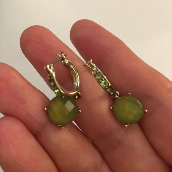Liz Claiborne green stone earrings - Picture 2 of 7